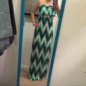 Strapless maxi dress 🤍